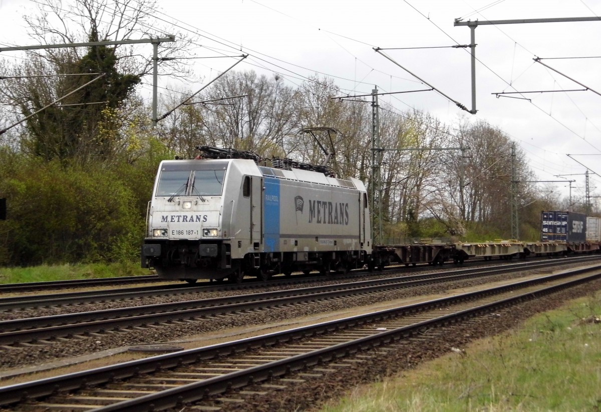 Am 17.04.2015 kam die E 186 187-1 von der METRANS (Railpool) aus Richtung Magdeburg nach Niederndodeleben und fuhr weiter in Richtung Braunschweig .