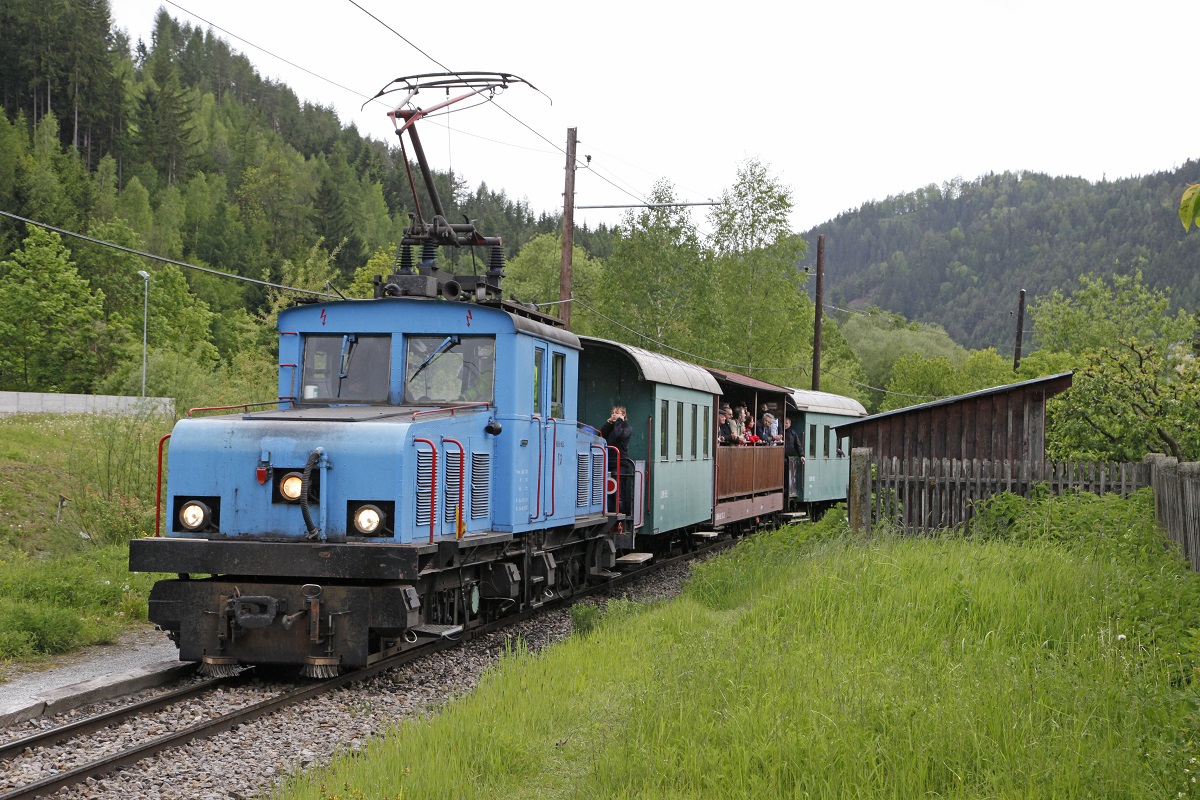 Am 17.05.2014 fand die Saisoneröffnung der Breitenauerbahn statt. Die E3 pendelte an diesem Tag fünfmal durchs Breitenauertal. Hier erreicht der vollbesetzte Zug die haltestelle Breitenau-St.Jakob.