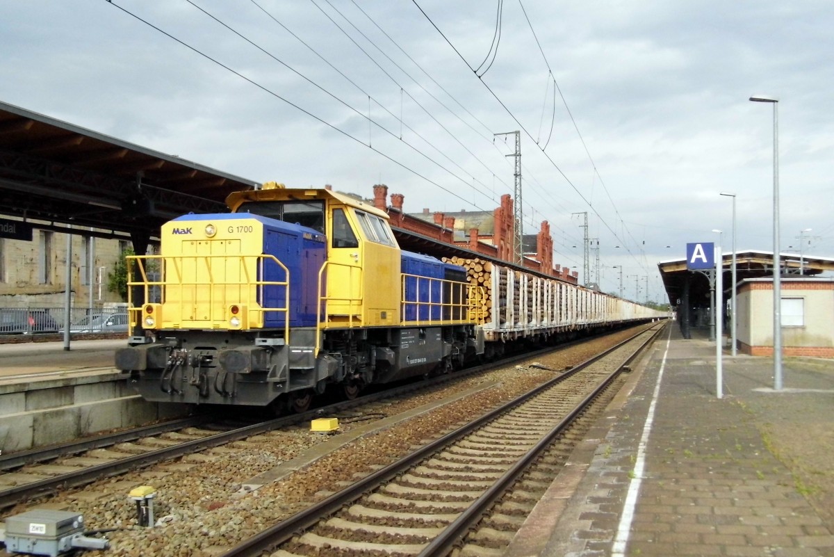 Am 17.05.2015 kam    die 277 004-8 von der SETG aus Richtung Berlin nach Stendal und fuhr weiter in Richtung  Salzwedel.  