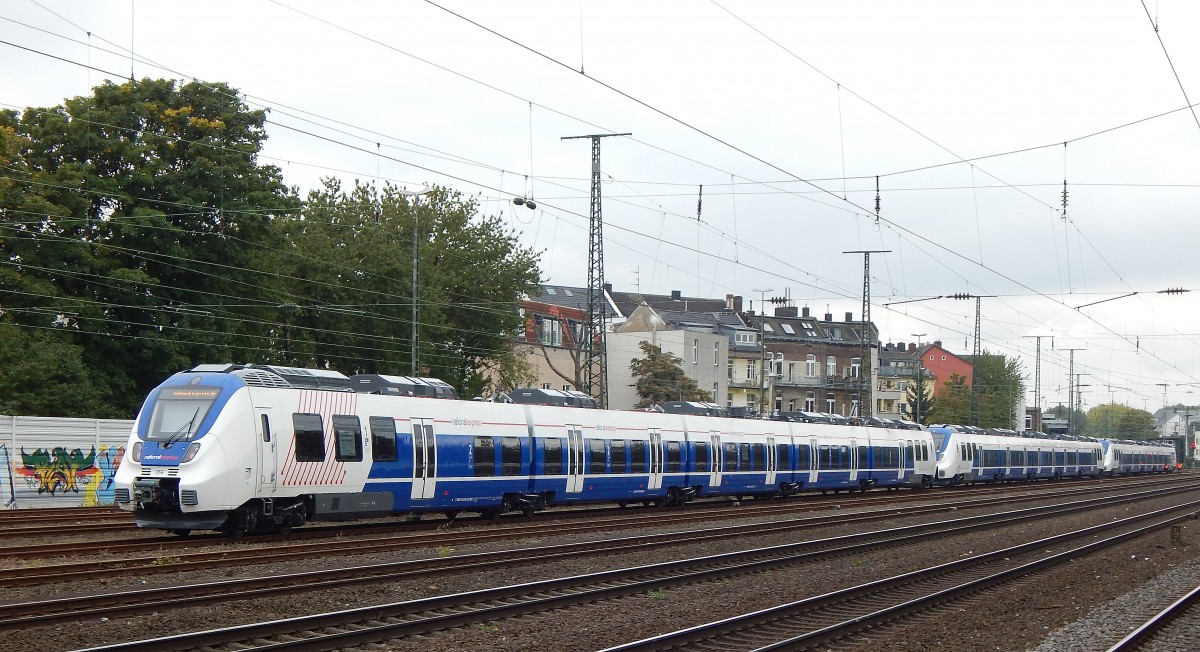 Am 17.10 fand man gleich 3 National Express Hamster in Köln West. Dort warteten sie auf weitere Schulungsfahrten.

Köln West 17.10.2015