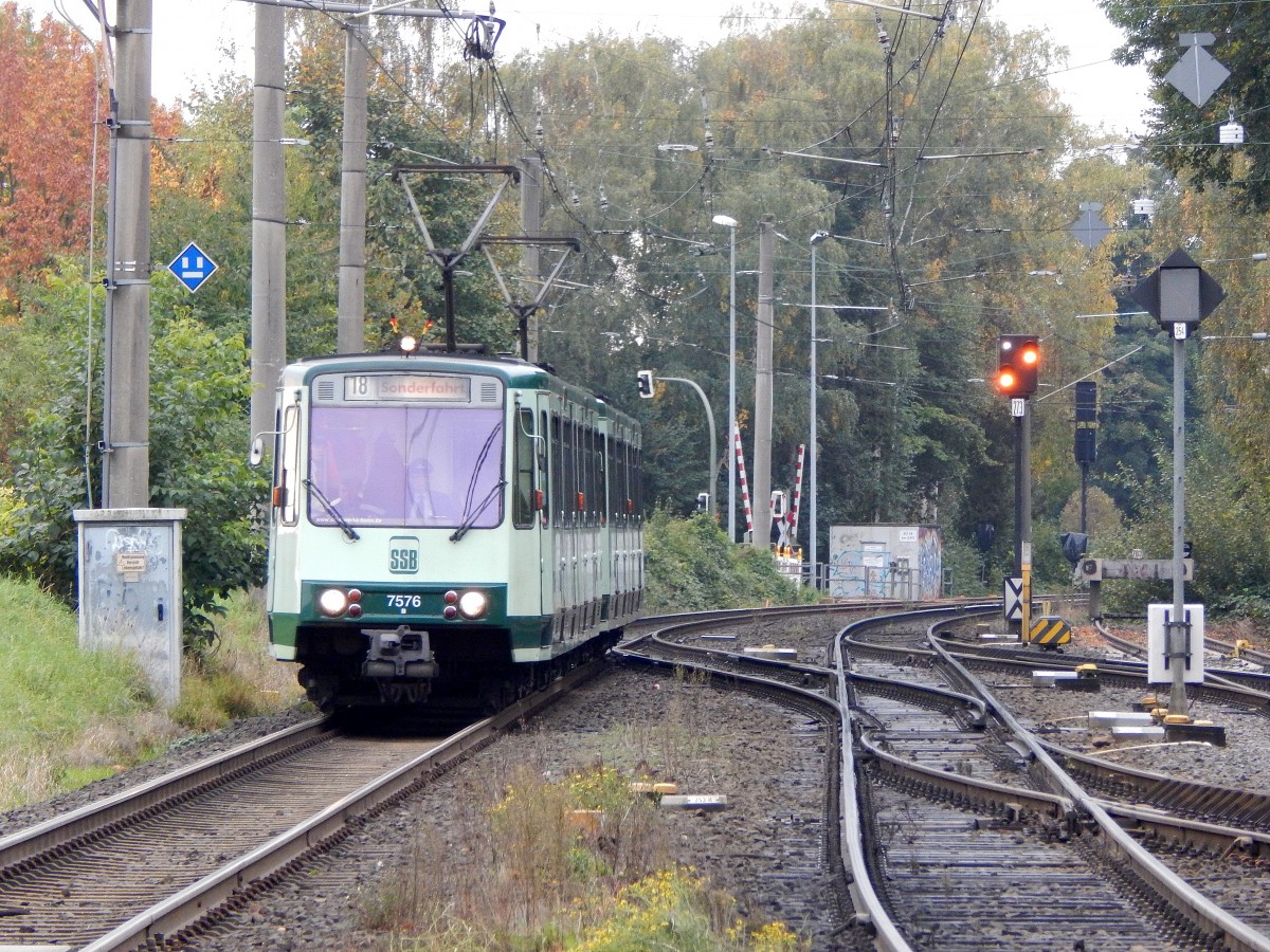 Am 17.10 kamen die beiden B-Wagen 7752 und 7576 als Sonderfahrt durch Hürth gefahren.

Hürth 17.10.2015