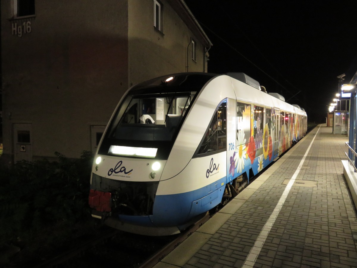 Am 17.10.2014 VT 706 der Ostseeland Verkehr GmbH im Bahnhof von Halle Saale nach Halberstadt