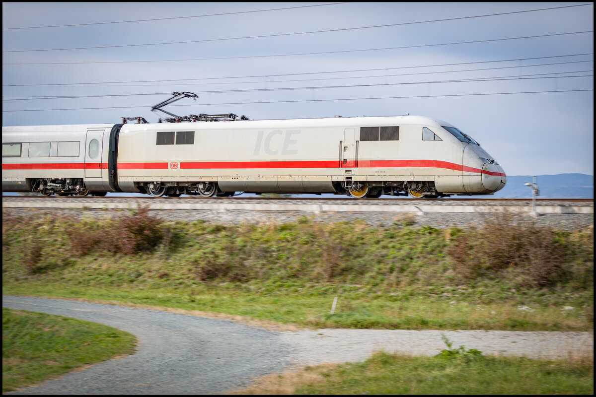 Am 17.10.2026 flitzte der ICE  S  durch die S�dweststeiermark . Hier bei Gussendorf . 