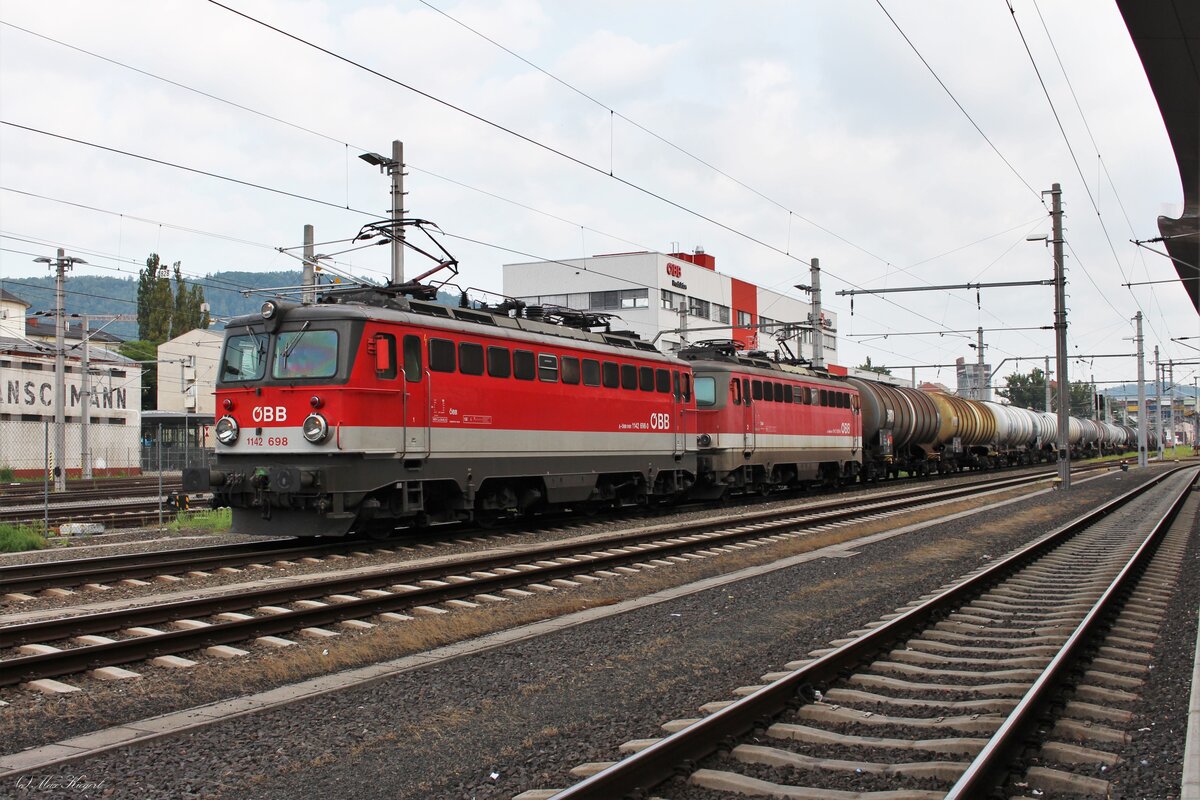 Am 17.8.2023 haben die 1142 698 und die 1142 601 den RID57703 von Stadlau Fbf nach Graz Hbf gebracht.
Von hier ging die Fahrt noch ein Stück weiter bis Graz Ostbahnhof.