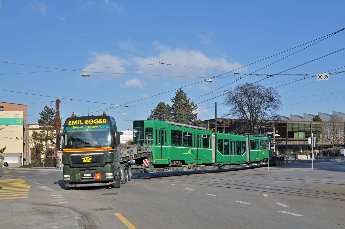 Am 17.und 18.01.2017 werden die ersten vier Be 4/6S der Serie 659 bis 686 auf einen Spezial Lastwagen verladen und ein kurzes Stück auf der Strasse zu einem Verladeplatz gefahren. Dann werden die Wagen auf einen Eisenbahnwagen geladen und werden eine Reise nach Sofia machen, wo sie eine zweite Heimat bekommen. Hier verlässt der Konvoi mit dem letzten, dem Be 4/6S 661, die Hauptwerkstatt.