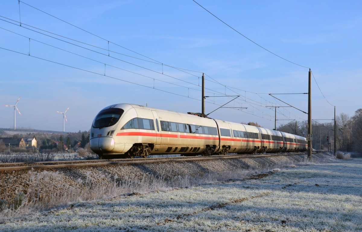 Am 18.01.15 durcheilt ein ICE der Baureihe 411 als ICE 1207 auf der Fahrt von Berlin nach München Burgkemnitz.