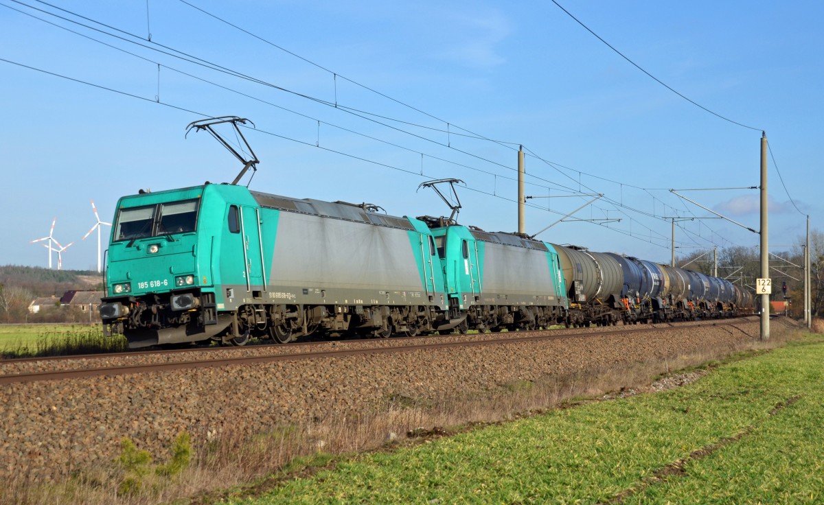 Am 18.01.15 fuhren die beiden HGK-Loks 185 618 und 185 575 mit einem Kesselwagenzug durch Burgkemnitz Richtung Bitterfeld.