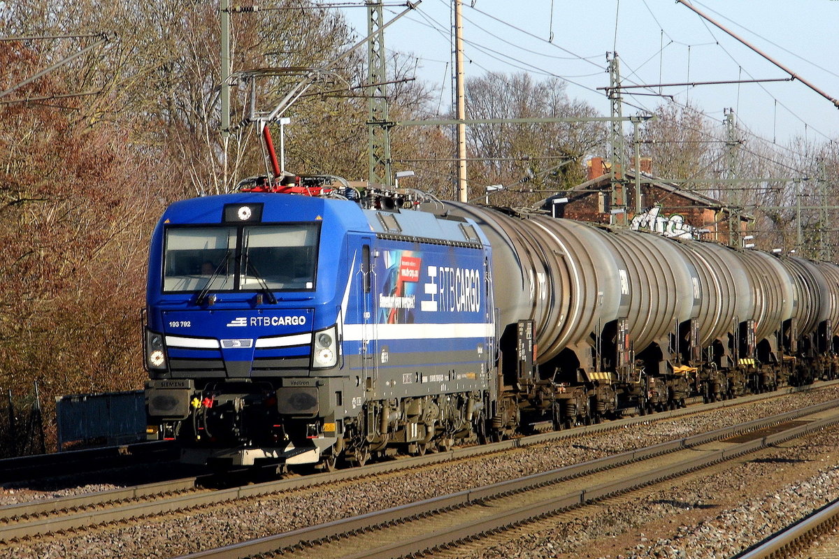 Am 18.02.2019 kam die 193 792-9 von der RTB CARGO GmbH, (ELL) aus Richtung Magdeburg nach Niederndodeleben und fuhr weiter in Richtung Braunschweig .