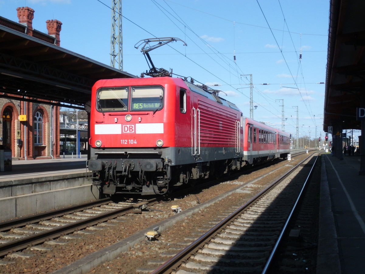 Am 18.04.2015 kam 112 104 mit dem 628 672 aus Richtung Hannover nach Stendal und fuhr nach dem Kopf machen weiter nach Wittenberge.