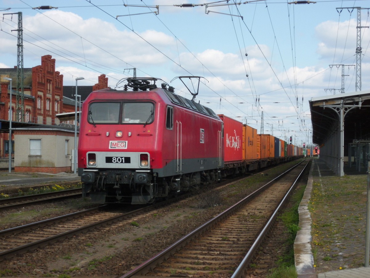 Am 18.04.2015 kam MEG 801 (156 001) mit ihrem Containerzug aus Richtung Magdeburg nach Stendal und fuhr weiter nach Wittenberge.