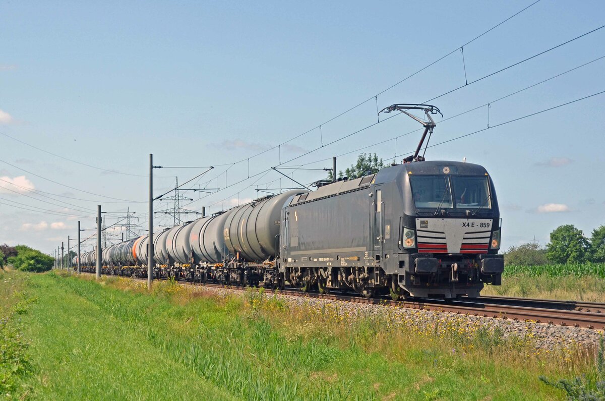 Am 18.07.21 schleppte 193 859 der MRCE einen Kesselwagenzug durch Braschwitz Richtung Magdeburg.