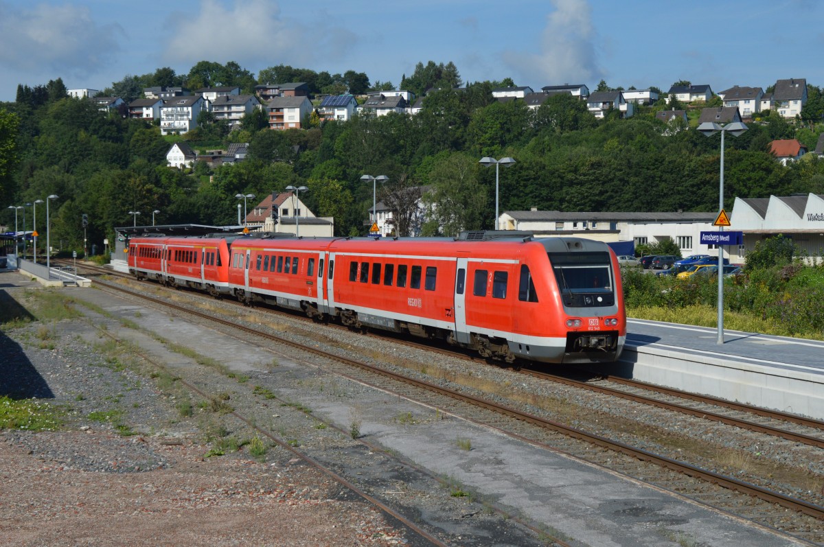 Am 18.08.2015 hält der RE 17 nach Hagen Hbf. auf Gleis 2 im Bahnhof Arnsberg