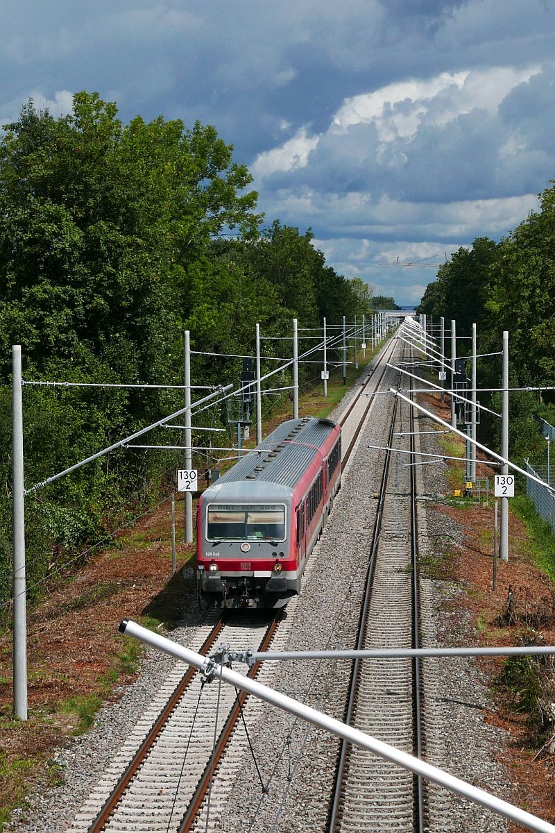 Am 18.08.2020 erreicht 928 548 als RB 22645, Ulm - Biberach Sd, in Krze den vorletzten Halt, Biberach (Ri).