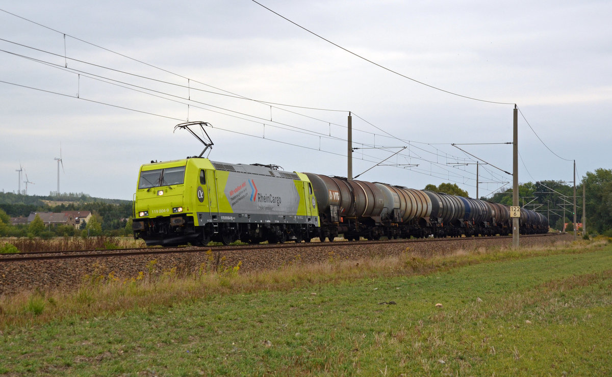 Am 18.09.16 führte 119 004 einen Kesselwagenzug von Tanklager Stendell kommend durch Burgkemnitz Richtung Bitterfeld.