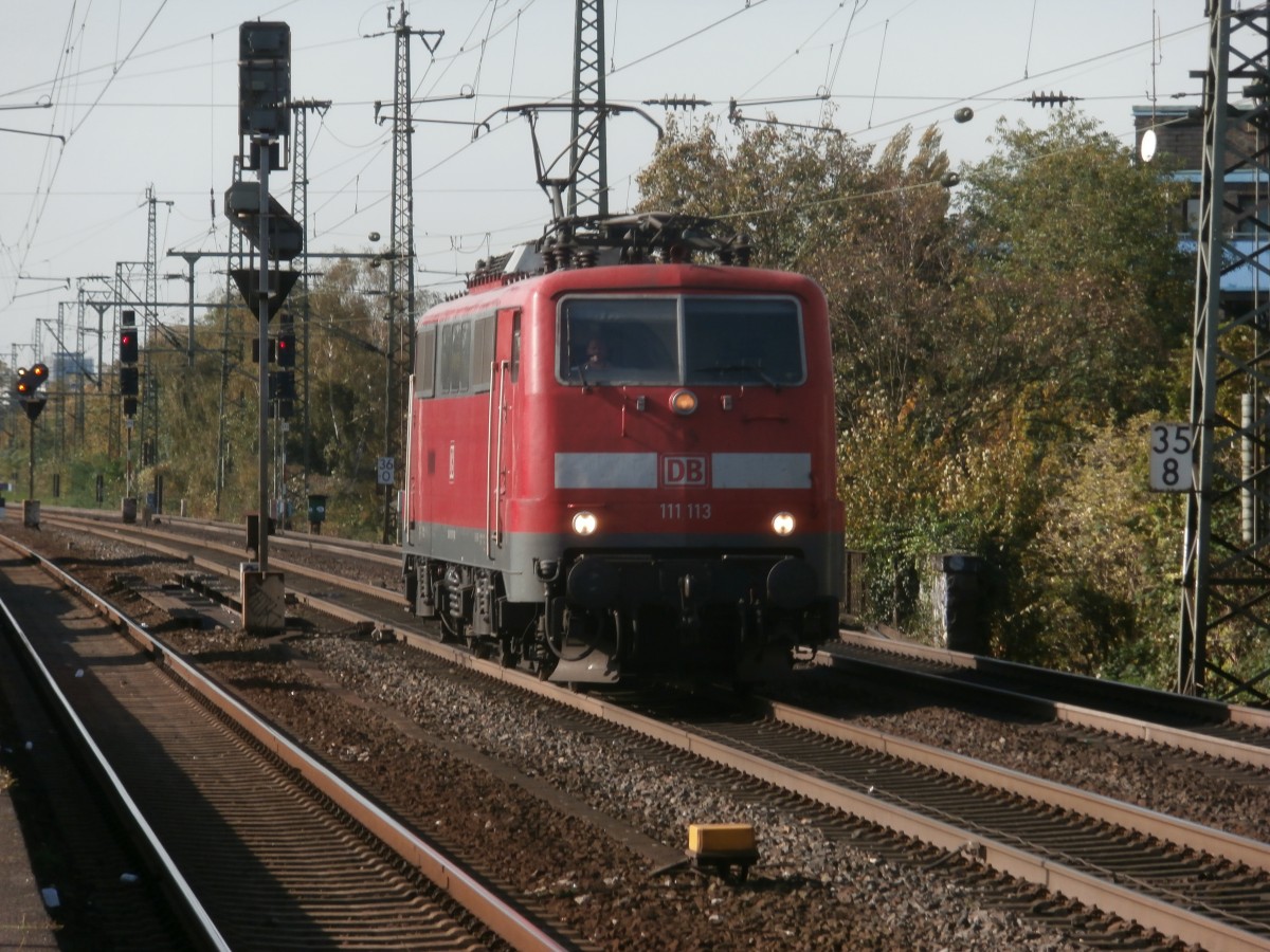 Am 18.10 kam unerwartet die 111 113 als Lz durch Oberbilk gefahren. Zuvor fuhr sie aus dem Abstellbahnhof Eller Süd in Richtung Düsseldorf Hbf und fuhr kurz darauf als Lz in Richtung Köln.

Oberbilk 18.10.2014