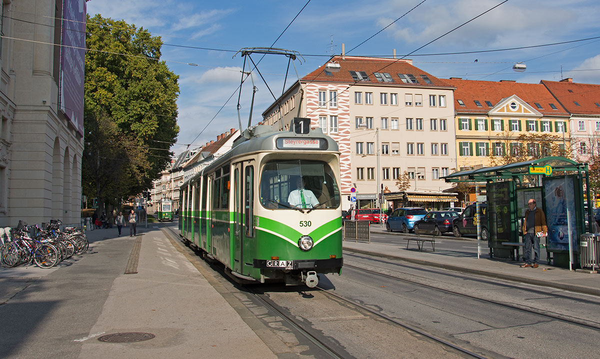 Am 18.10.2015 fand die Fotosonderfahrt vom Tramway Msuem Graz statt mit dem Thema Güterwegen mit TW 234 statt, nebenbei konnte man noch ein paar Aufnahmen der Reihe 520  Duisburger  machen.

TW 530 als Linie 1 am Kaiser Josef Platz