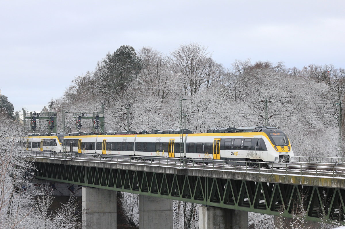 AM 18.12.2017 überquert  442 203 mit einem weiteren Triebzug seiner Gattung als RE Rottweil/Freudenstadt-Stuttgart den Nesenbachviadukt zwischen Stuttgart-Vaihingen und Österfeld. 