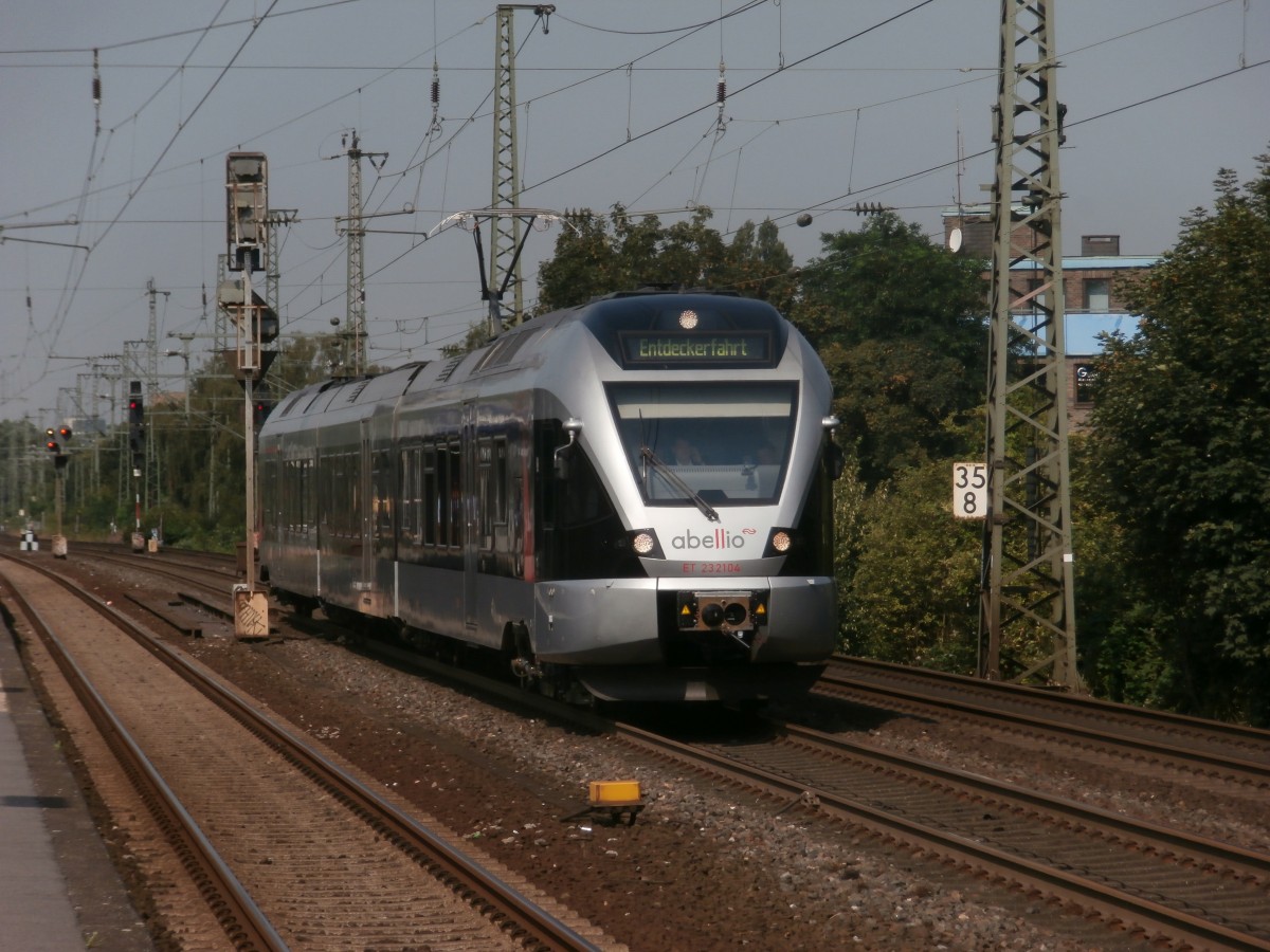 Am 1.8.14 kam ET 23 2104 von Abellio Rail von Düsseldorf und fuhr in Richtung Köln. Wohin er fuhr kann ich nicht sagen. Auf der Zugzielanzeige stand: Entdeckerfahrt
Hier bei Düsseldorf Oberbilk.

Düsseldorf 01.08.2014