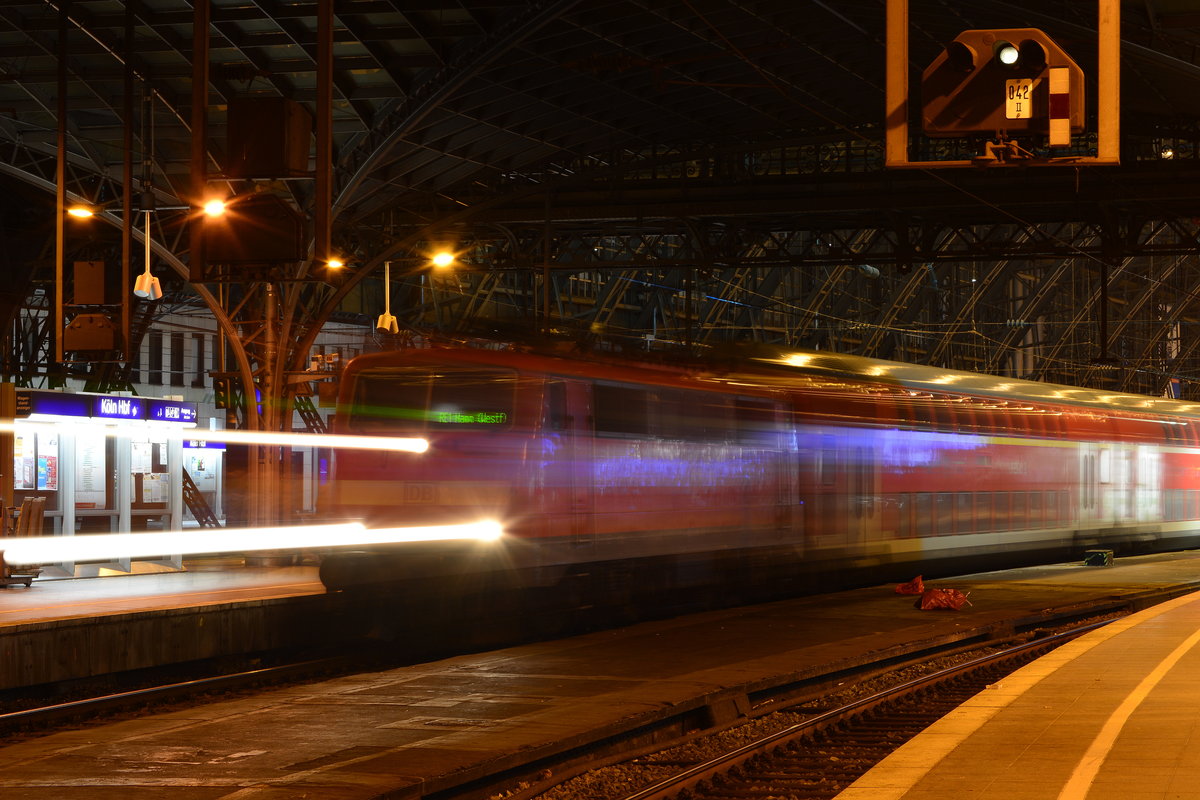 Am 18.2.17 durfte wieder eine 111er den RE1 ziehen. Hier fährt sie gerade mit dem RE1 in Köln Hbf in Richtung Deutz aus.

Köln 18.02.2017