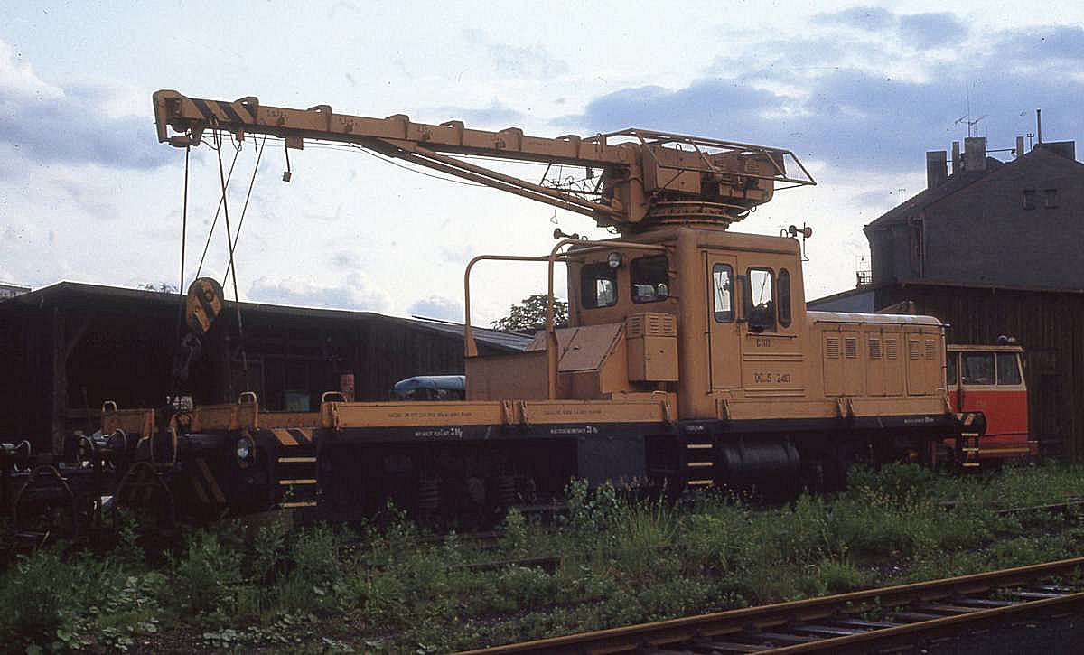 Am 18.6.1982 stand dieser CSD DG 5 240 Schienenkran im Depot in Sokolov.