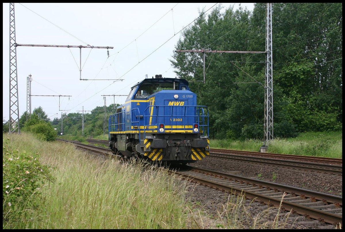Am 18.6.2006 kam die MWB V 2302 in Richtung Osnabrück solo durch Westerkappeln Velpe.