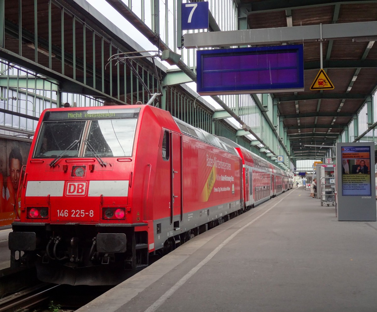 Am 18.8.13 stand 146 225 am Stuttgarter Hauptbahnhof. 