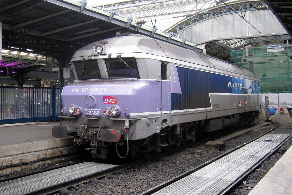 Am 19 September 2011 wartet 72186 in Paris Est.