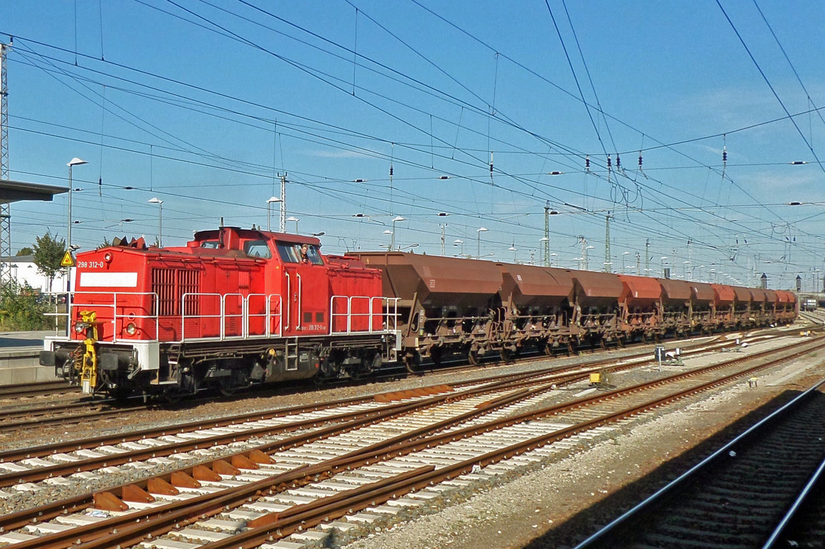 Am 19 September 2016 durchfahrt 298 312 Angermünde.