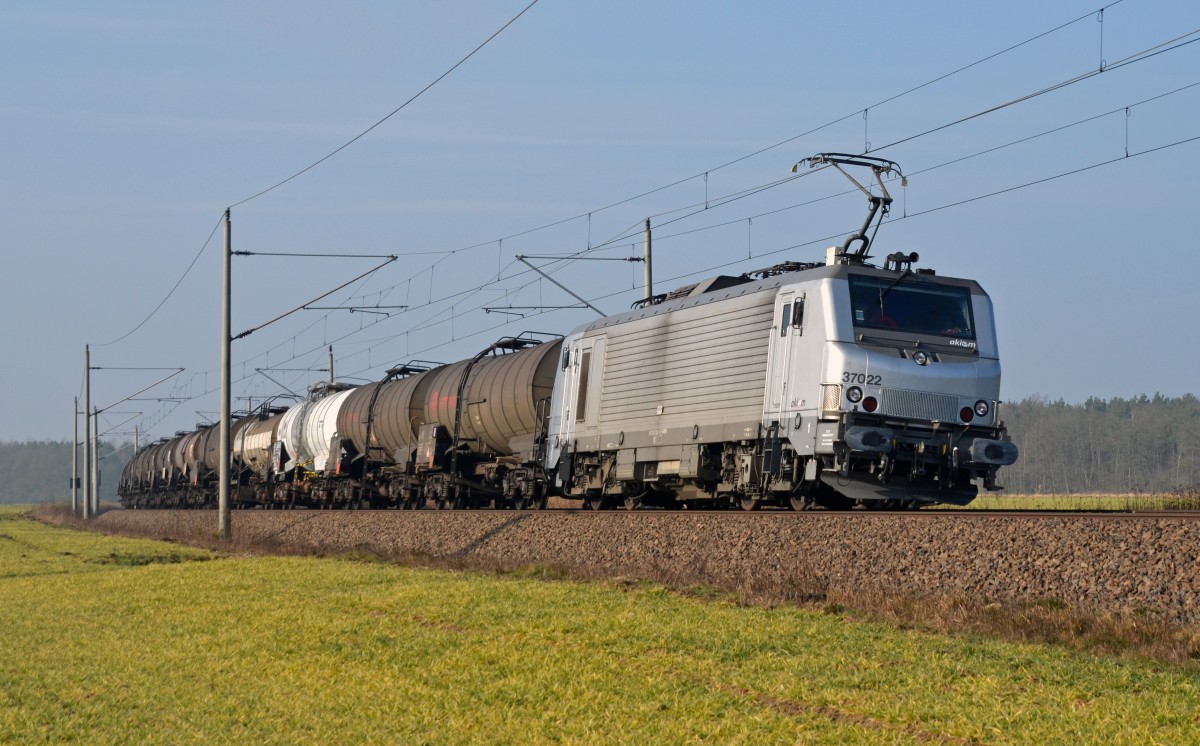 Am 19.02.15 zog 37022 der CTL einen Kesselwagenzug durch Burgkemnitz Richtung Wittenberg.