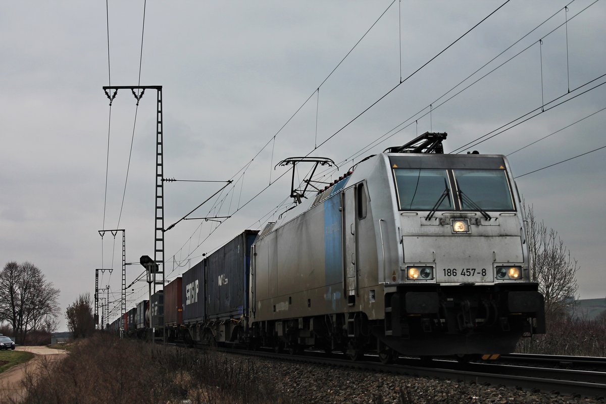 Am 19.02.2018 fuhr Rpool/CTN 186 457-8 mit ihrem  SAMSKIP -Containerzug aus Rotterdam nördlich von Müllheim (Baden) durchs Rheintal in Richtung Schweizer Grenze, wo sie ihren Zug dann an die BLS Cargo abgeben wird.
