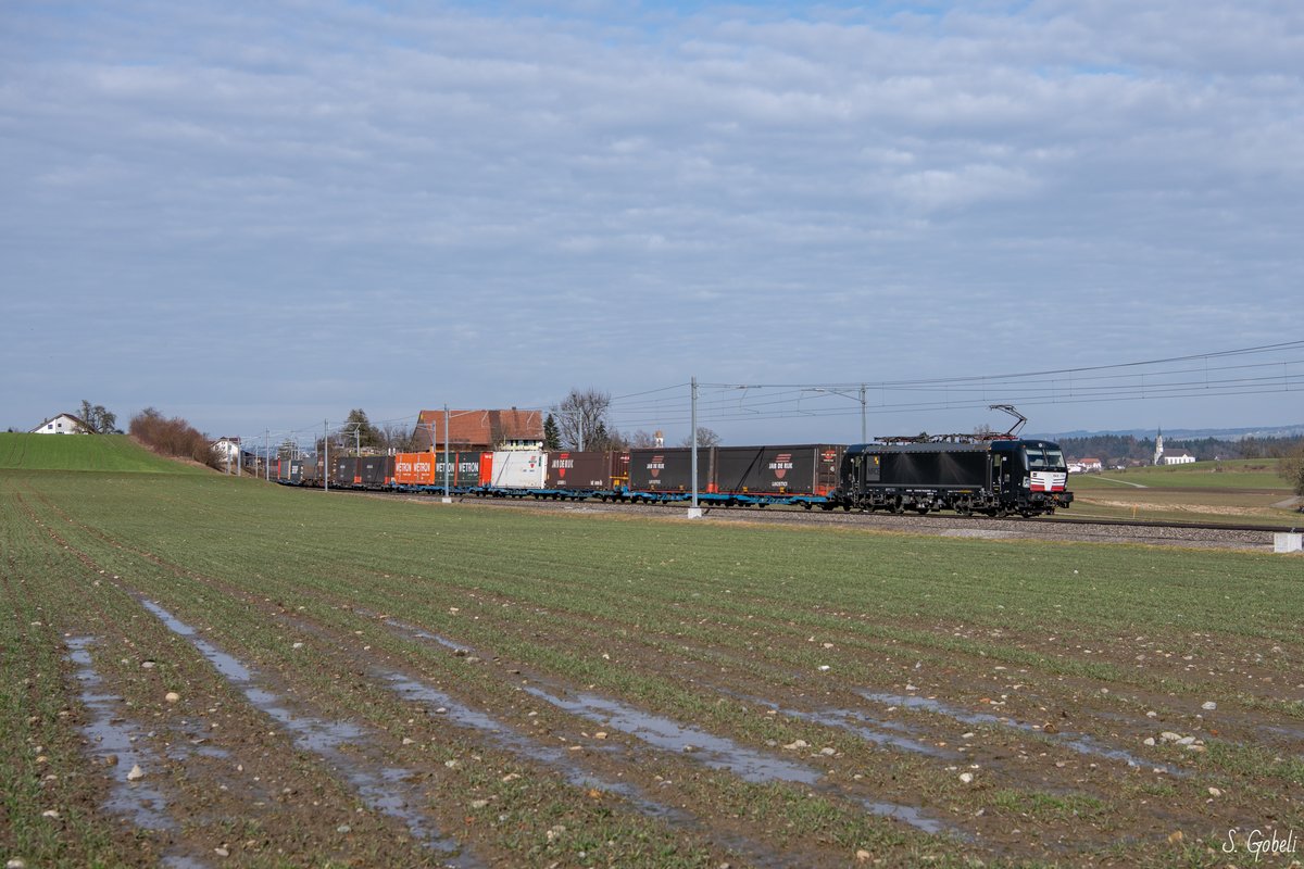 Am 19.02.2021 beförderte die MRCE 193 715 in Diensten der BLS den 41073 durch Boswil.