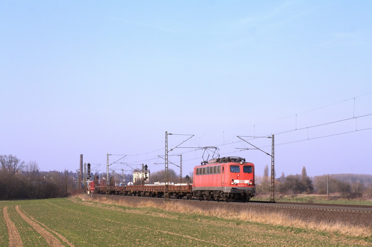 Am 19.03.2015 zieht 140 506-7 den EK 53735 Richtung Göttingen. Aufgenommen kurz hinter Elze