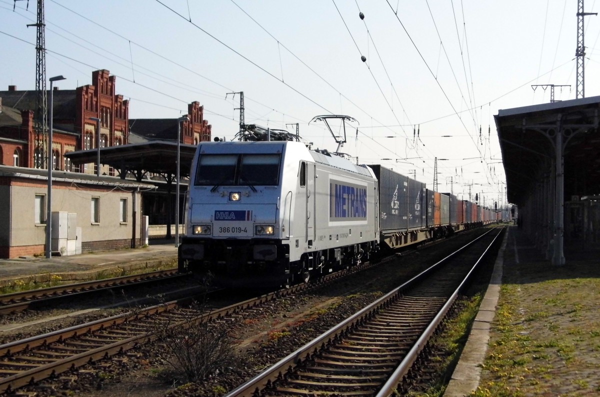 Am 19.04.2015 kam die 386 019-4 von der METRANS aus Richtung Magdeburg nach Stendal und fuhr weiter in Richtung Wittenberge.