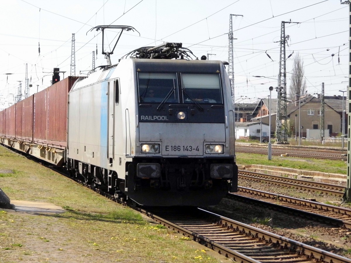 Am 19.04.2015 kam die E 186 143-4 von der METRANS (Railpool) aus Richtung Wittenberge nach Stendal und fuhr weiter in Richtung Magdeburg .