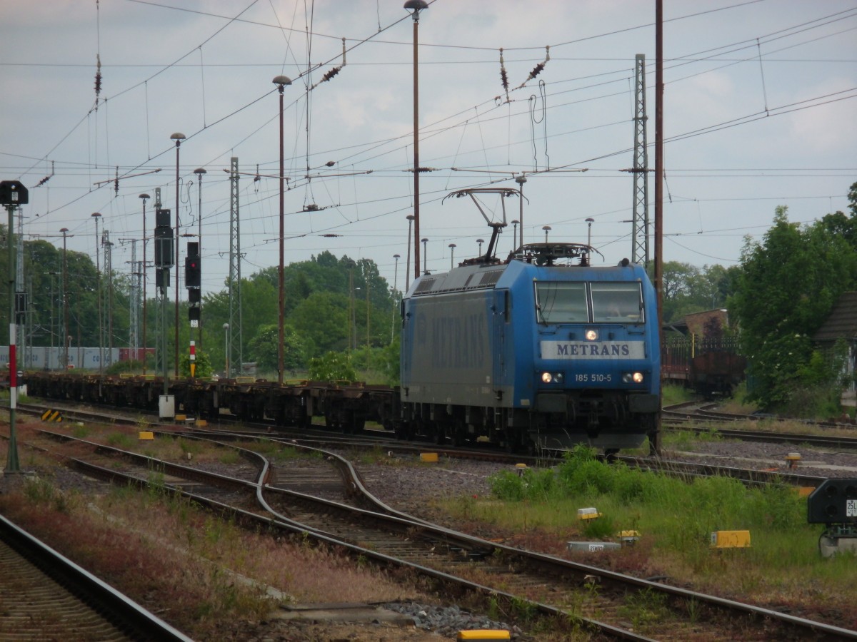 Am 19.05.2014 kam 185 510 mit einem Containerzug aus Richtung Magdeburg nach Stendal und fuhr weiter in Richtung Salzwedel.