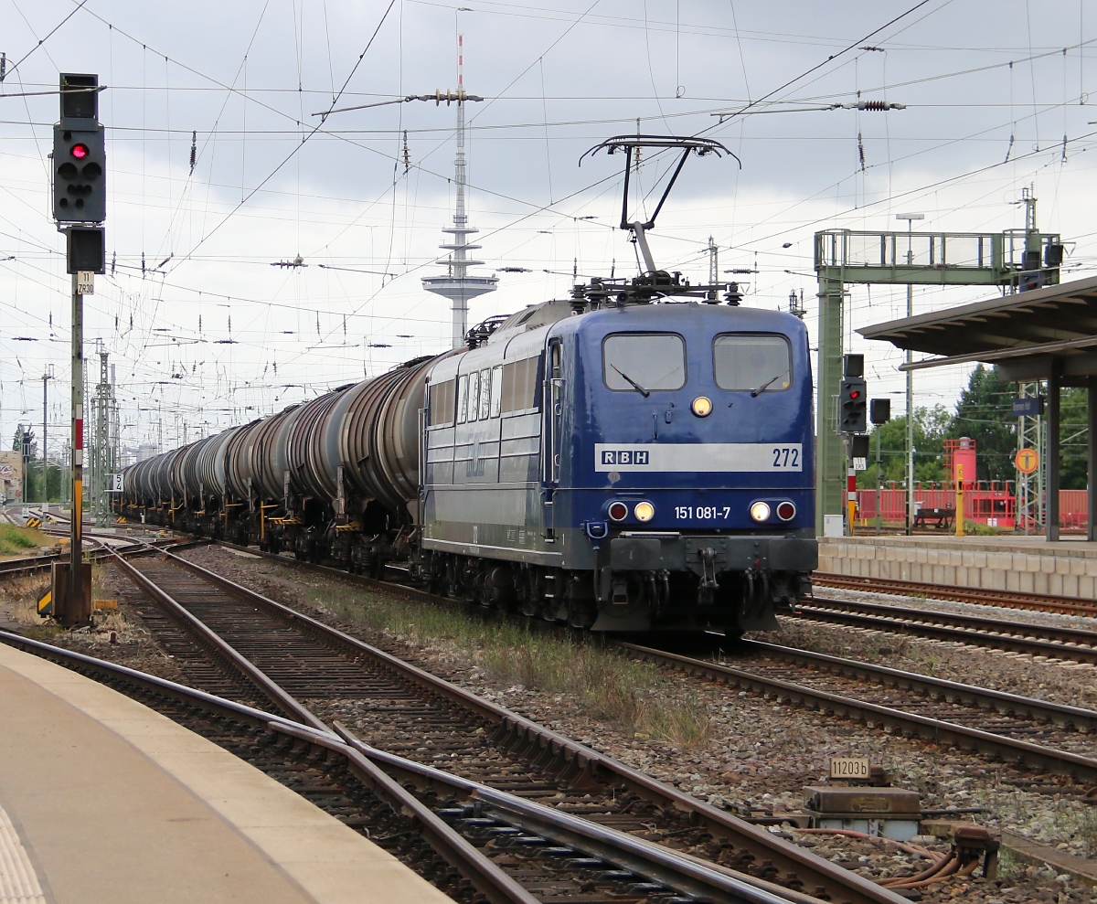 Am 19.06.2014 konnte auch zur Freude des Fotografen die 151 081-7 (RBH 272) mit Kesselwagenzug im Bremer Hauptbahnhof abgelichtet werden.