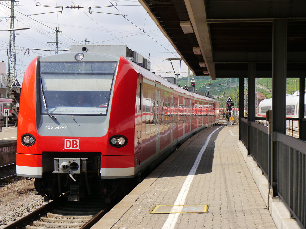 Am 19.08.2016 wurde 425 047 als RB 58265 nach Bamberg in Würzburg Hbf bereit gestellt.