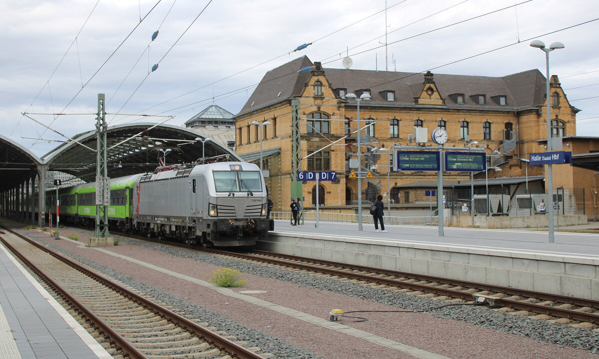 Am 19.09.2026 war in Halle (S) Hbf die Flixtrain 7193 009 mit dem FLX 1239 von Hamburg Hbf nach Stuttgart Hbf unterwegs.