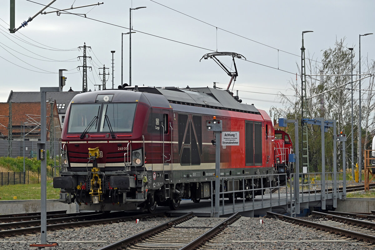 Am 19.09.26 �ffnete DB Cargo das Kombiwerk und den s�dlichen Teil des Gbf zum Tag der Schiene in Halle(S)f�r Besucher. 249 001 bot an diesem Tag F�hrerstandsmitfahrten auf einem kurzen Gleisst�ck an.