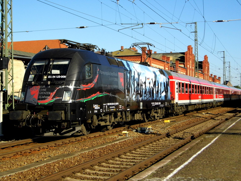 Am 19.10.2014 kam 182 509 (ES 64 U2-009)von der MRCE aus Richtung Berlin nach Stendal und fuhr weiter in Richtung Salzwedel nach Hamburg. 