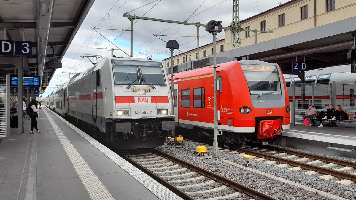 Am 19.10.22 stehen 146 565 und 425 001 im Hauptbahnhof von Magdeburg.