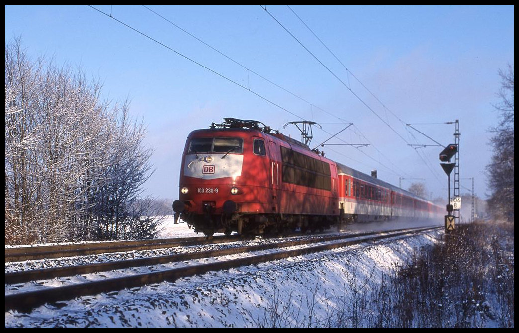 Am 19.12.1999 war 103230 um 10.50 Uhr auf der Rollbahn bei Hasbergen mit einem Intercity in Richtung Münster unterwegs.
