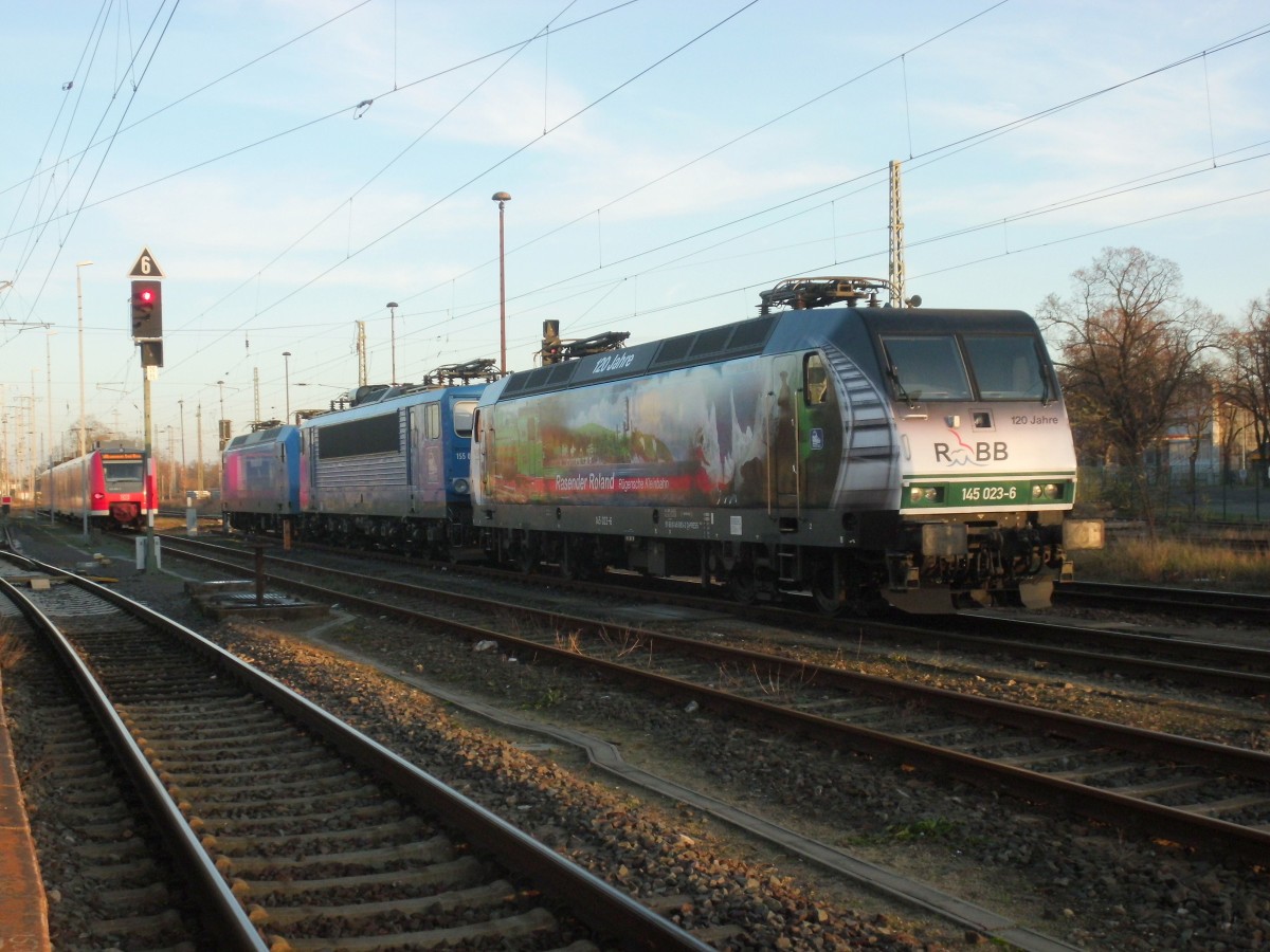 Am 19.12.2015 standen 145 030(145 085),155 045(155 238),145 023(145 083) in Stendal abgestellt.