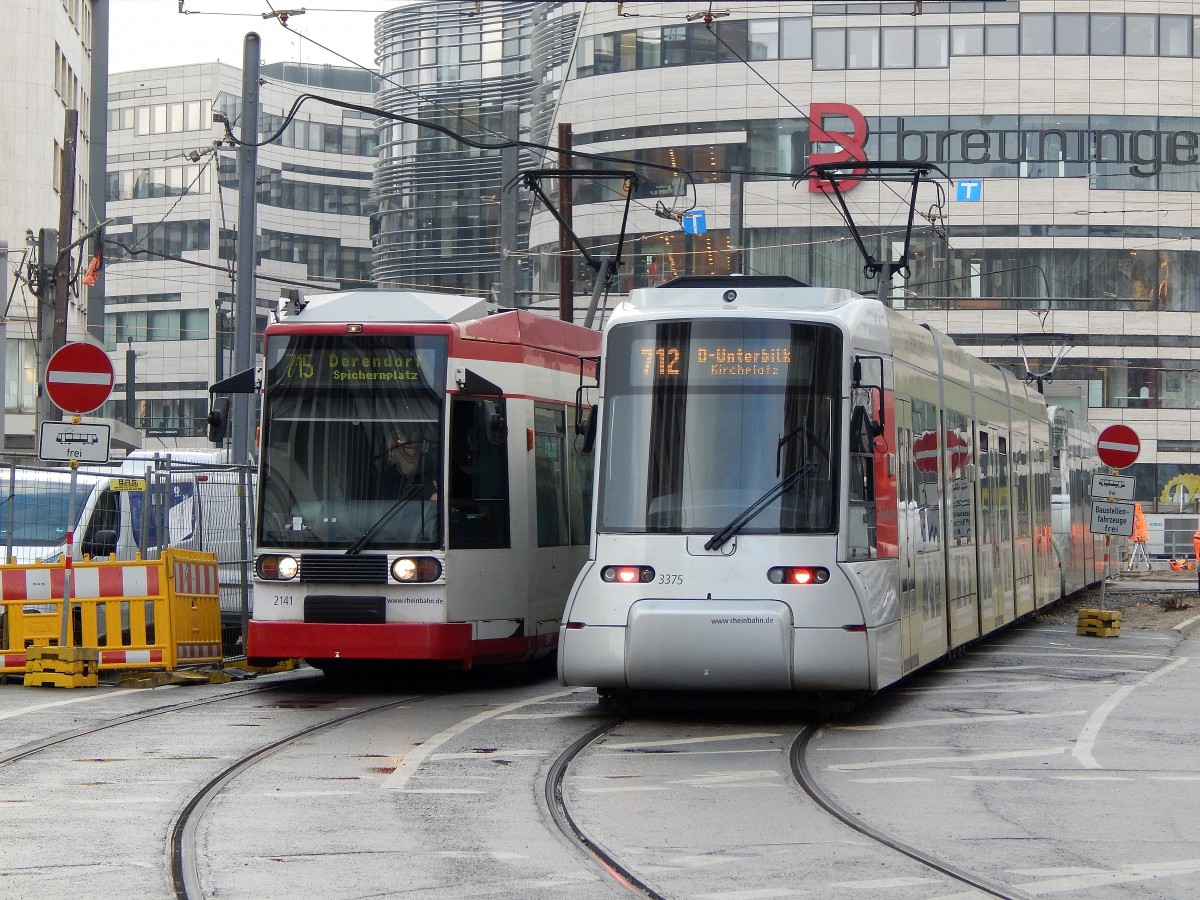 Am 19.2 trafen sich NF6 2141 in alter Rheinbahn Lackierung und NF8U 3375 an der Schadow Straße in Düsseldorf.

Düsseldorf 19.02.2016