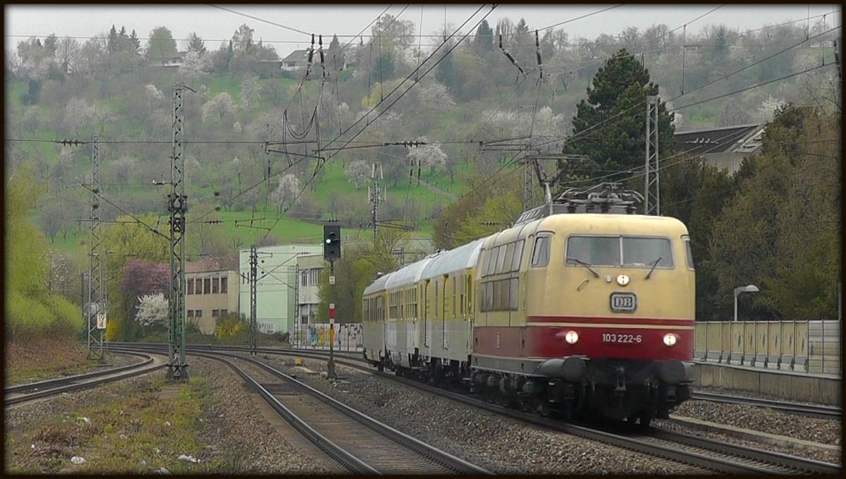 Am 19.4.13 befuhr die 103 222 mit ihren 3 Messwagen die KBS750. Aufgenommen am Bahnsteigsende des Bahnhofs Altbach. 