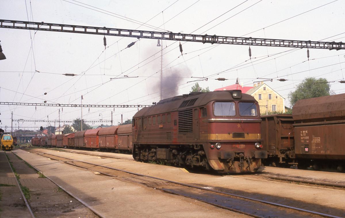 Am 19.6.1988 fuhr Sergej T 6791464 solo um 10.07 Uhr durch den Bahnhof Sokolov
in Richtung Cheb.