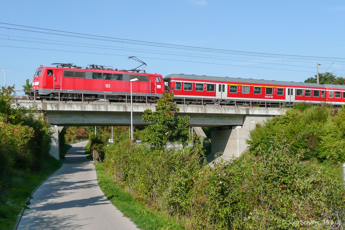 Am 19.8.08 fuhr eine lokbespannte RB nach Würzburg über die Westtangente in Ansbach.