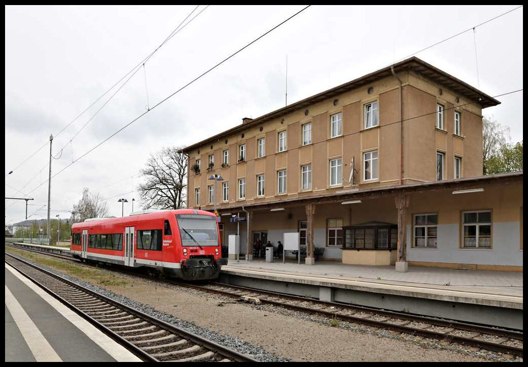 Am 1.Mai 2023 stand VT 650323-8 um 13.35 Uhr am Hausbahnsteig im Bahnhof Mindelheim. Das Fahrzeug stand für einen Einsatz nach Günzburg bereit.