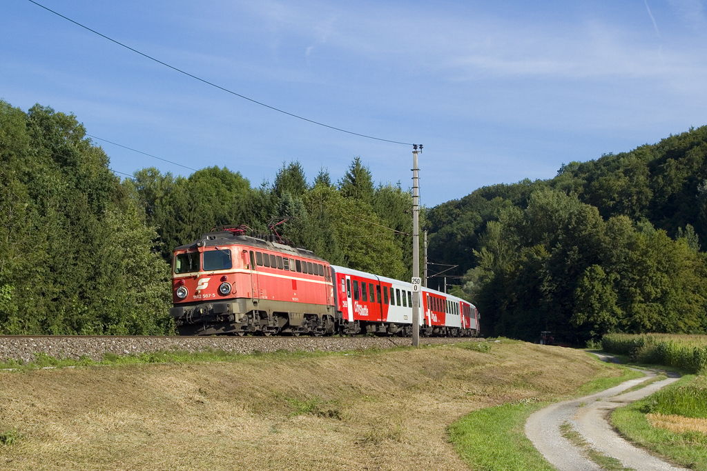 Am 2. August 2016 war die 1142 567 mit der S-Bahn 4148 von Spielfeld-Straß nach Graz Hauptbahnhof unterwegs und konnte bei Aflenz auf den Chip gebannt werden. 