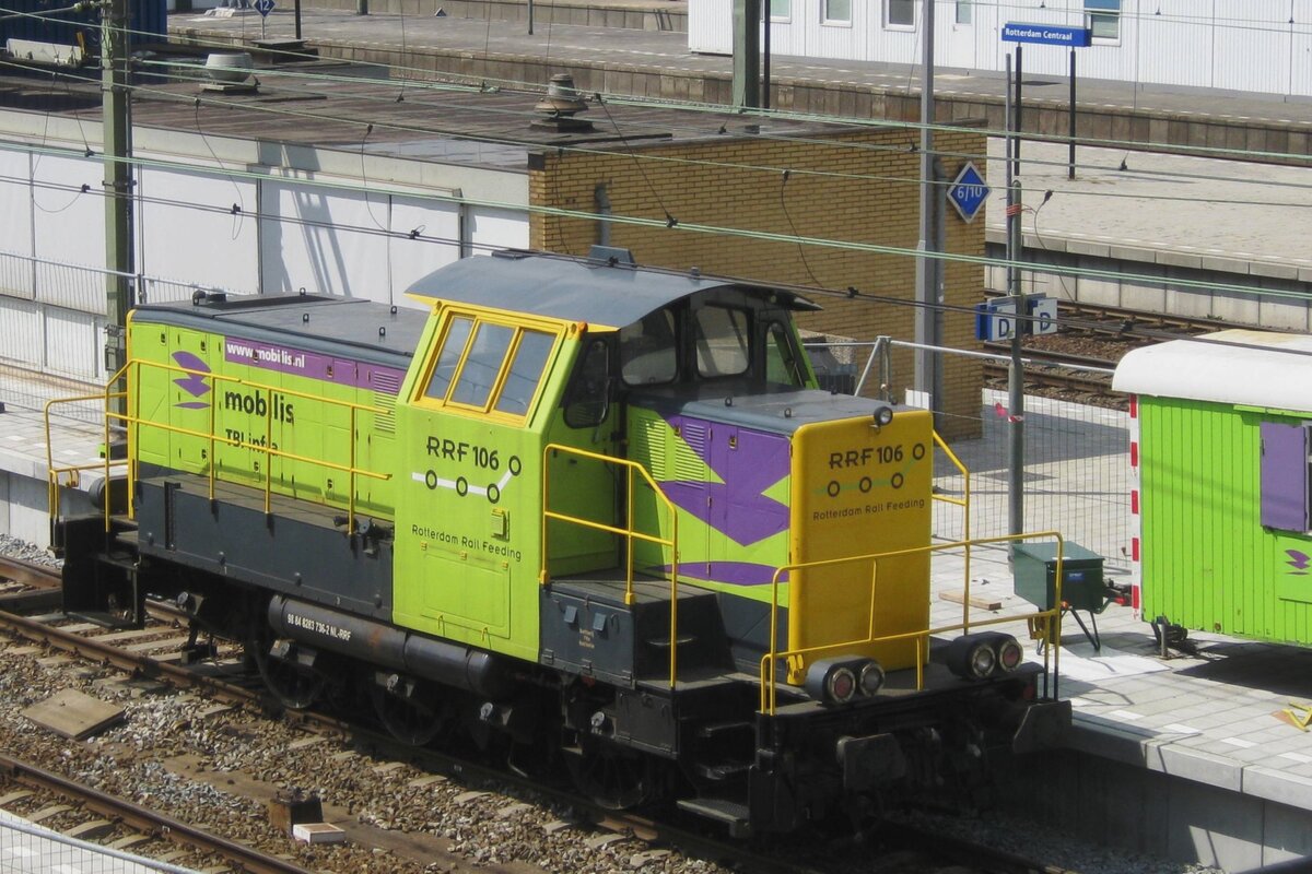 Am 2 Augustus 2008 steht RRF 106 während Bauarbeiten in Rotterdam Centraal.